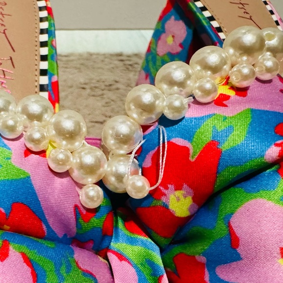 Adorable Betsey Johnson size 7 Maggie blue pink floral bow pearl front sandals - Picture 4 of 6